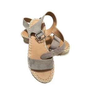 Universal Threads Platform sandal sz 9 rafia /white/tan grey